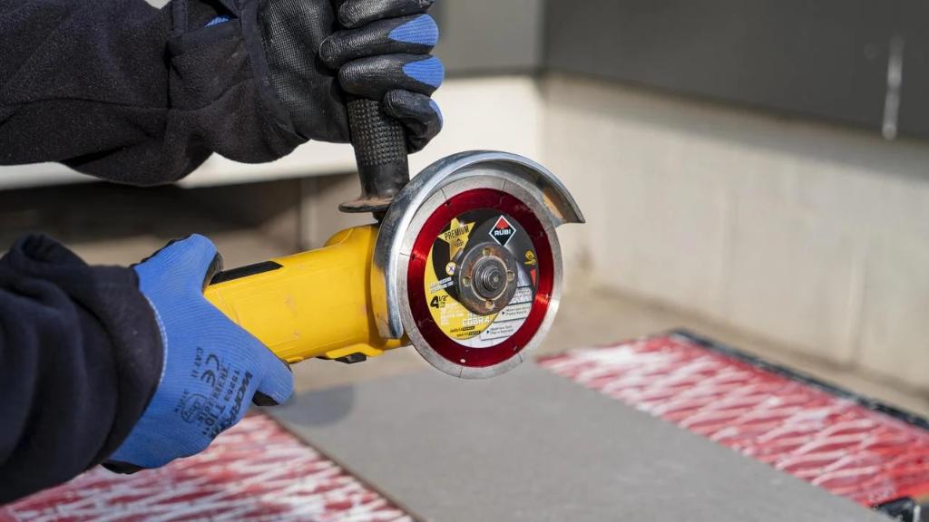 tiler has to choose a diamond blade for tile cutting 