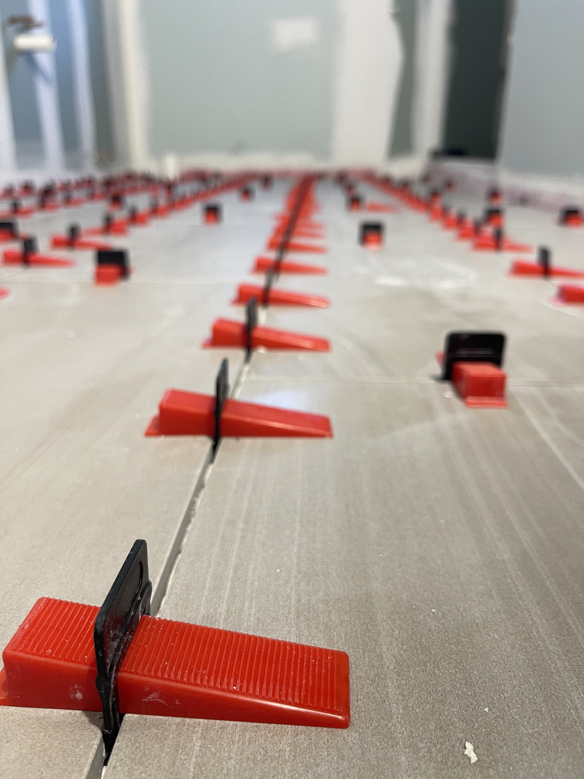 Parkside Leveling Clips Achieve Perfectly Leveled Ceramic Tiles with XPRO Leveling Clips